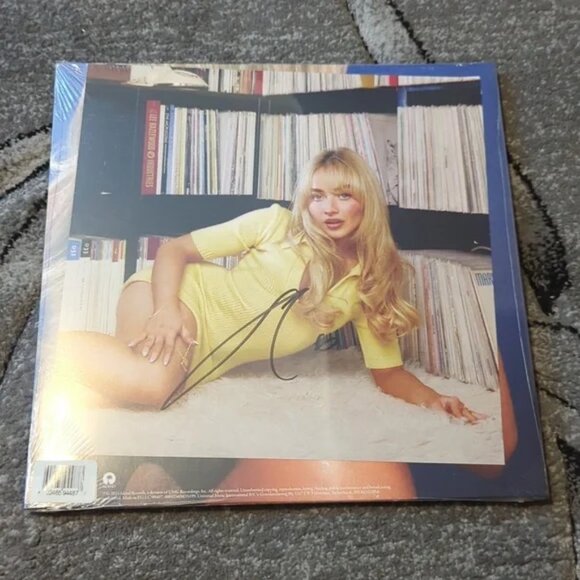 Sabrina Carpenter Short And Sweet Vinyl with Signed insert Brand New - Picture 1 of 14